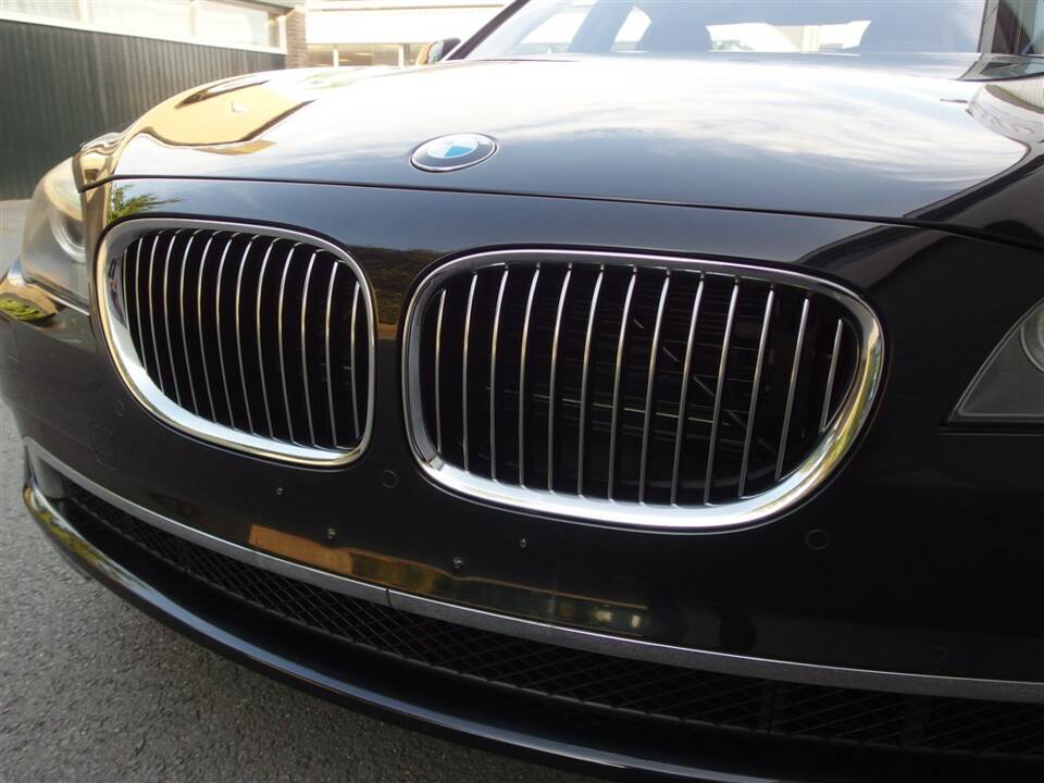 Bild 10/95 von BMW 750i (2009)