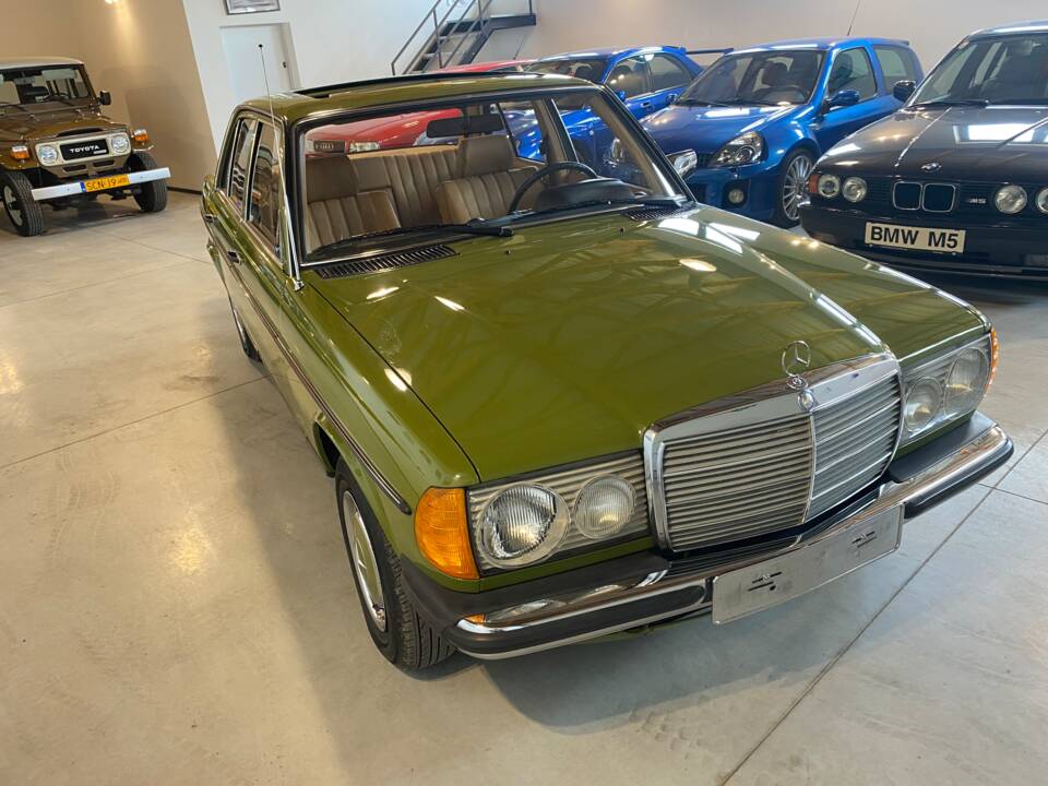 Immagine 49/91 di Mercedes-Benz 240 D (1981)