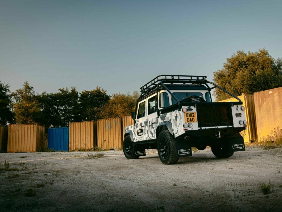 Bild 24/42 von Land Rover Defender Works V8 Trophy (2012)