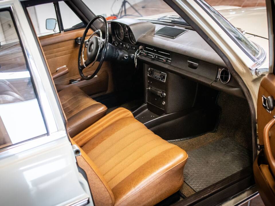 Afbeelding 10/19 van Mercedes-Benz 200 D (1968)