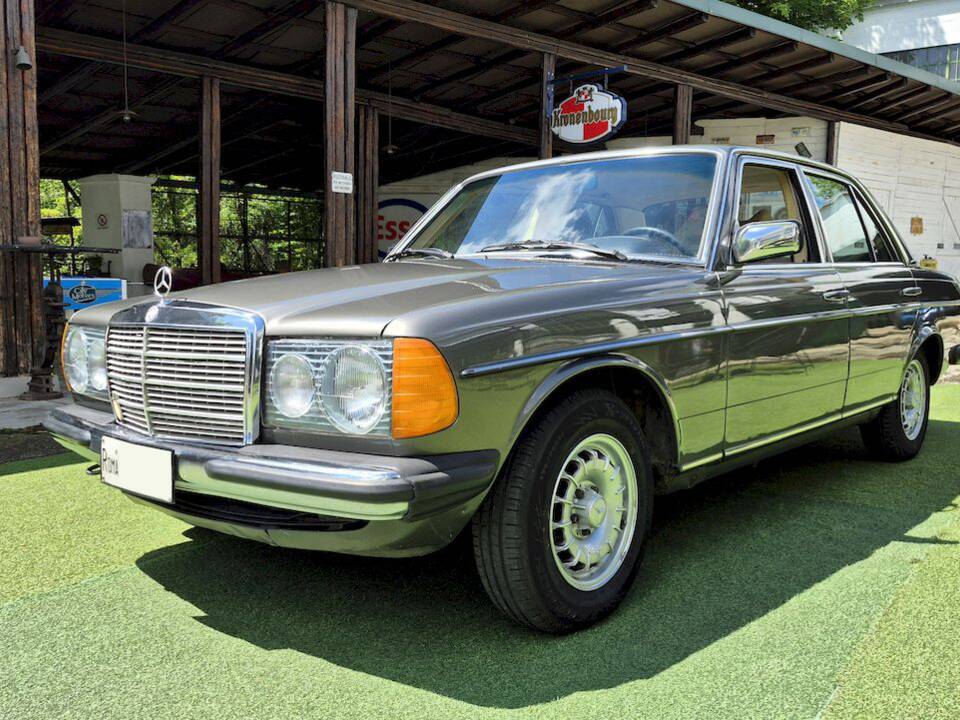 Image 6/71 of Mercedes-Benz 240 D (1980)