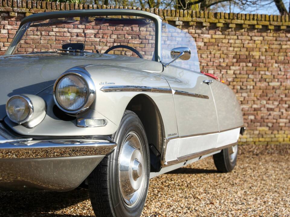 Image 41/50 of Citroën DS 21 Chapron (1963)