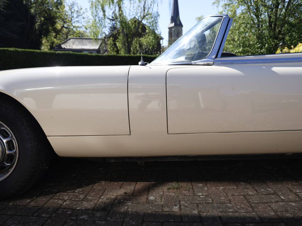 Image 13/50 de Jaguar Type E V12 (1972)