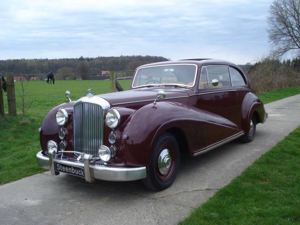 Bentley MK VI Fixed Head Coupé de Luxe (James Young) 1951
