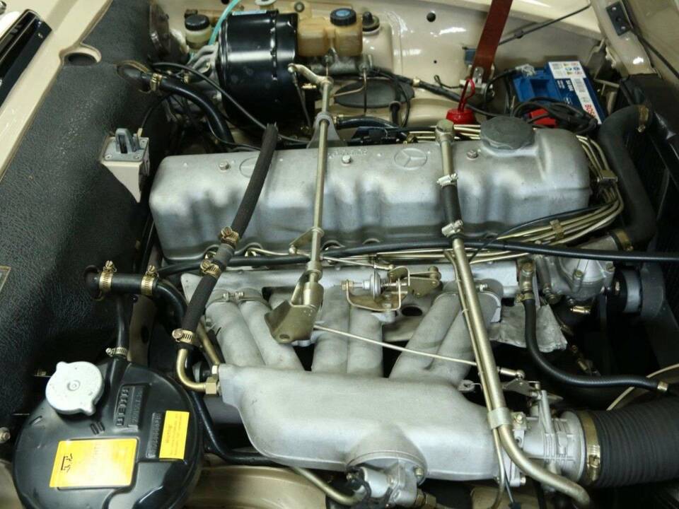 Image 41/50 of Mercedes-Benz 230 SL (1967)