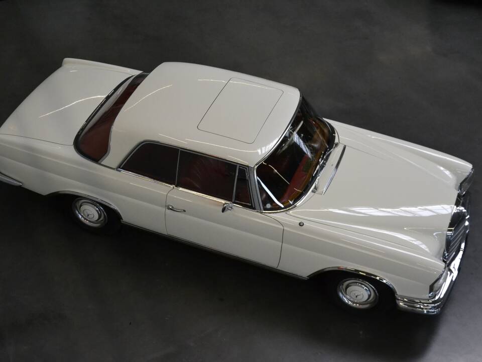 Image 8/61 de Mercedes-Benz 250 SE (1966)