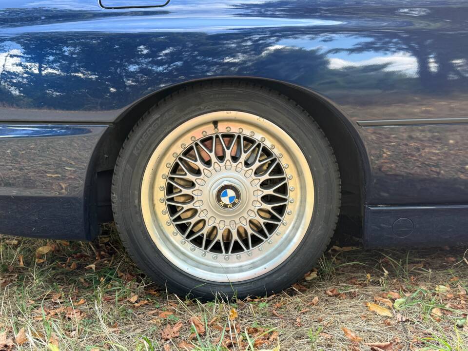 Image 8/22 of BMW 850i (1990)