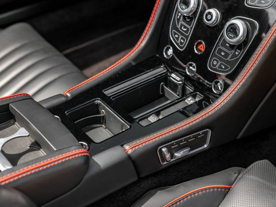 Bild 43/50 von Aston Martin DB 9 GT Volante (2016)