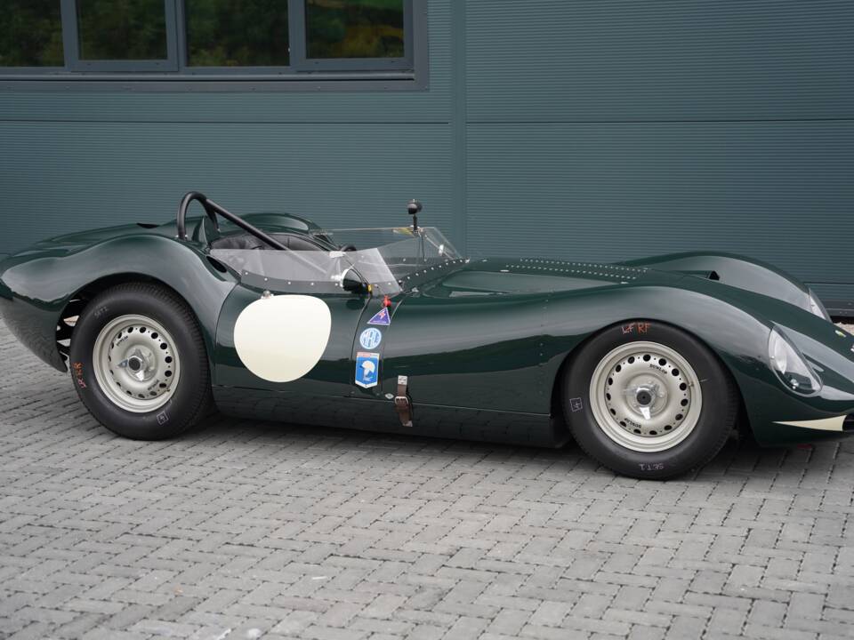 Image 47/50 of Lister Knobbly (1959)