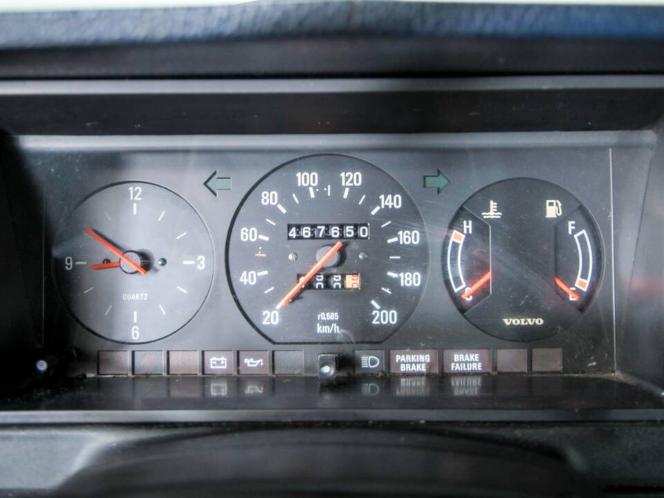 Image 19/50 de Volvo 240 Turbo (1983)