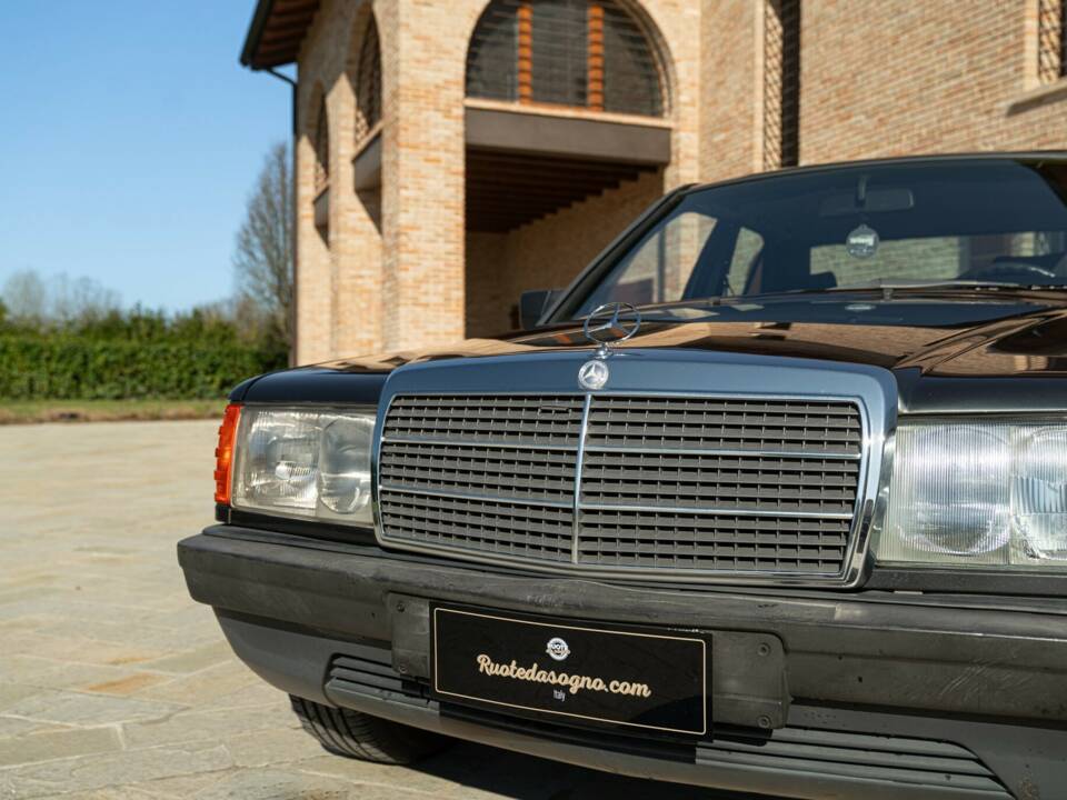 Bild 23/50 von Mercedes-Benz 190 E (1988)