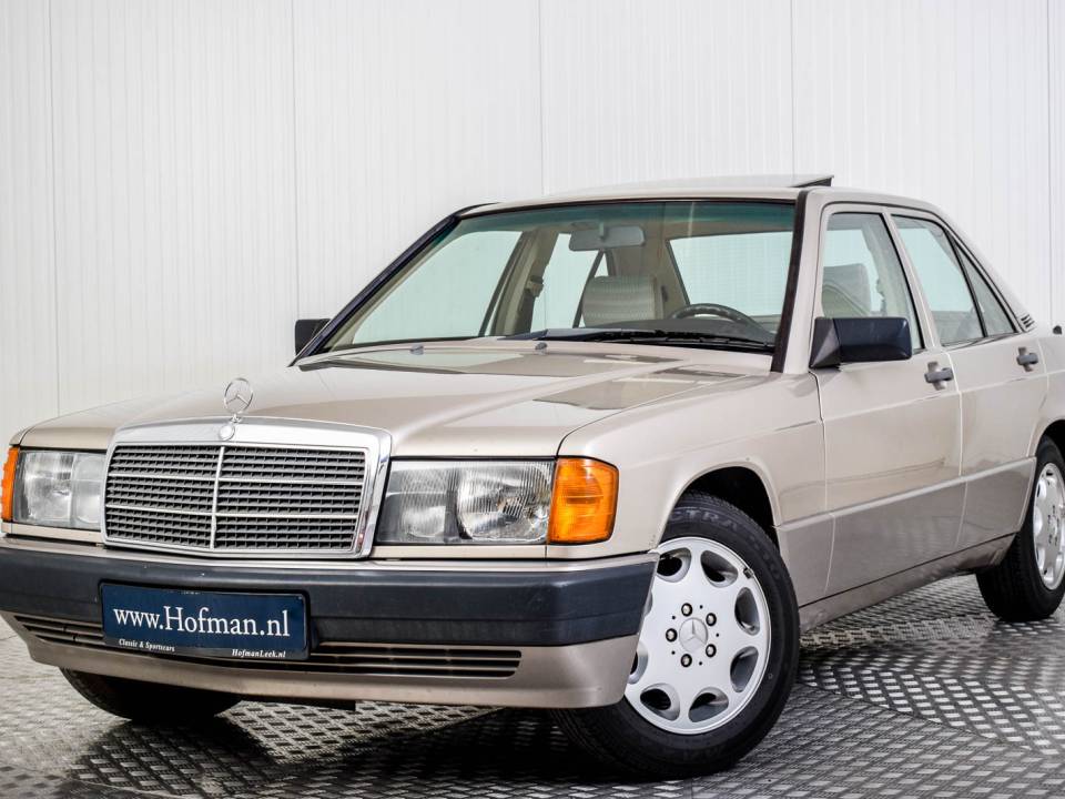 Image 42/50 de Mercedes-Benz 190 D 2.5 Turbo (1989)