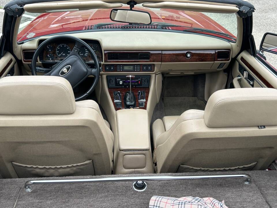 Image 12/40 of Jaguar XJS 5.3 V12 (1991)