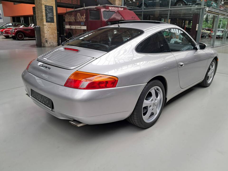 Immagine 25/33 di Porsche 911 Carrera (1996)