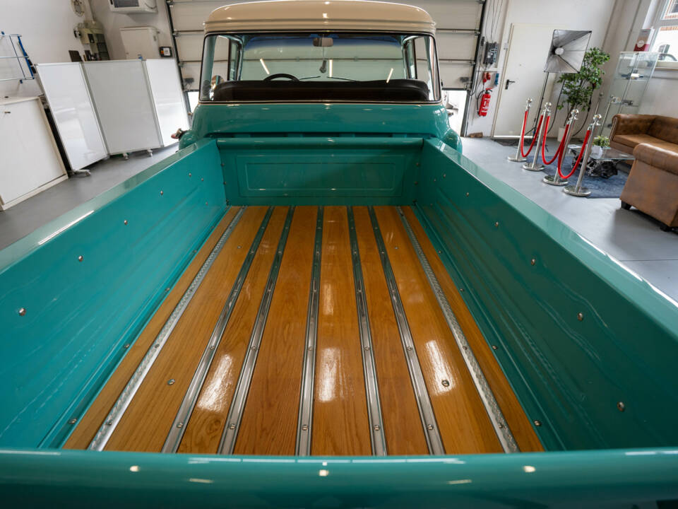 Image 26/38 of Chevrolet Apache Stepside (1958)