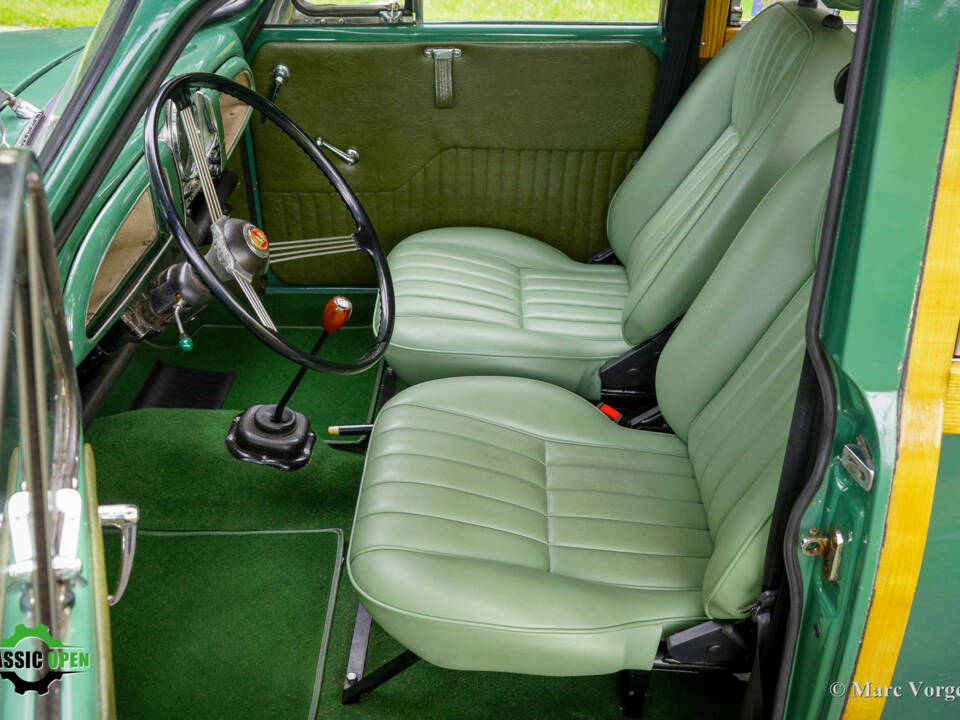Image 8/43 of Morris Minor 1000 Traveller (1965)