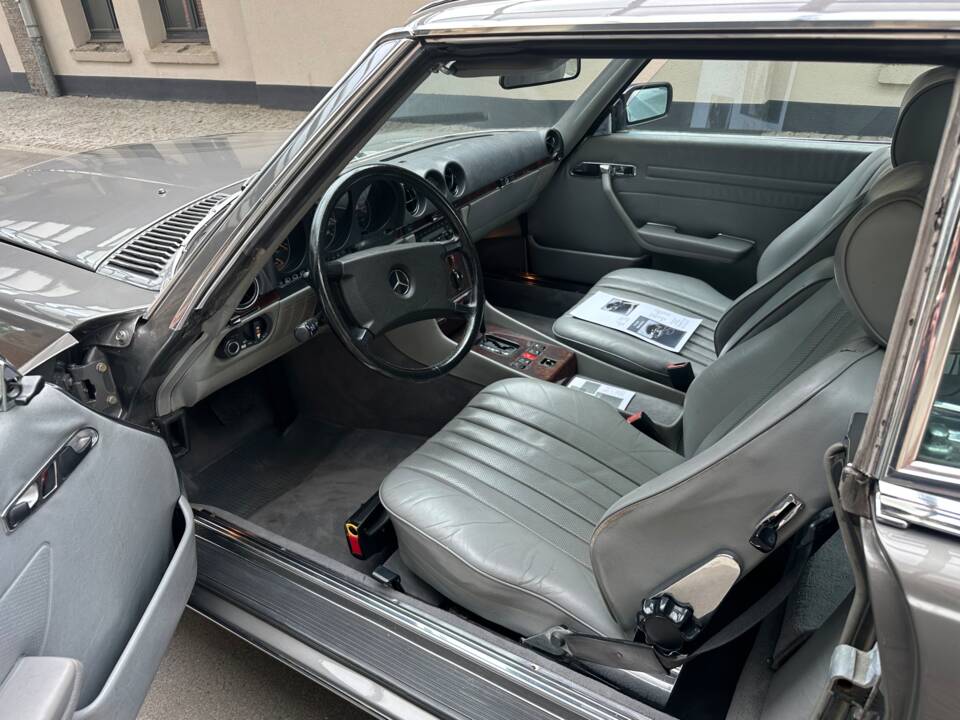 Afbeelding 26/40 van Mercedes-Benz 420 SL (1986)