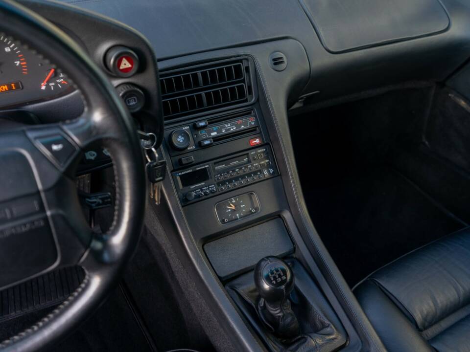 Afbeelding 32/46 van Porsche 928 GTS (1993)