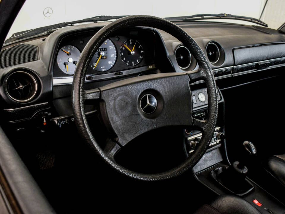 Immagine 33/46 di Mercedes-Benz 240 D (1982)