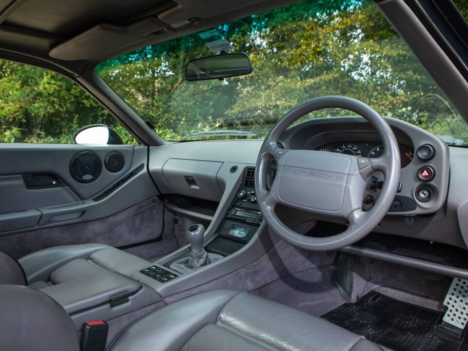 Image 32/43 of Porsche 928 GTS (1994)