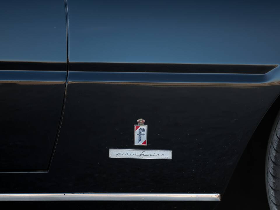 Image 9/32 of Ferrari 400 GT (1977)