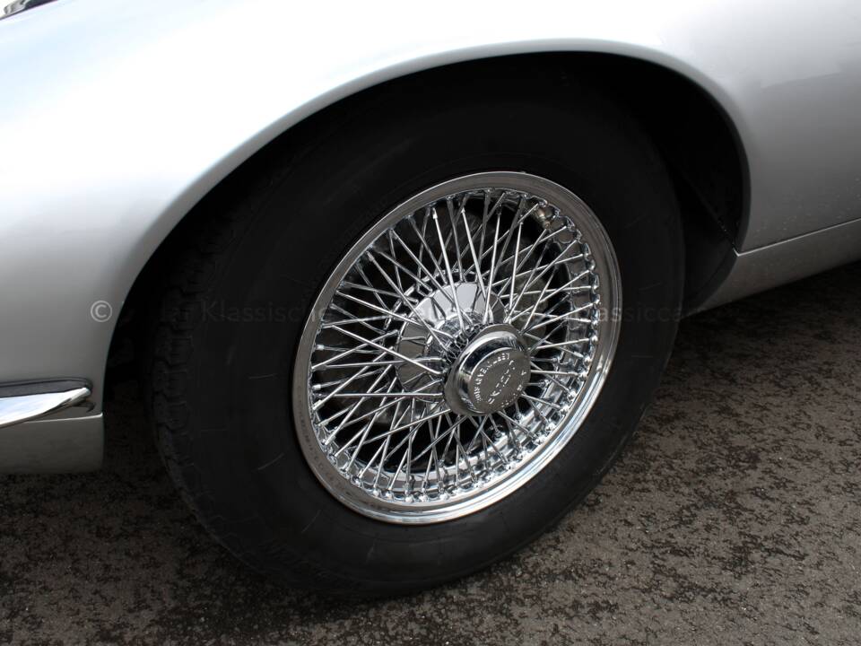 Afbeelding 9/28 van Jaguar E-Type V12 (2+2) (1971)
