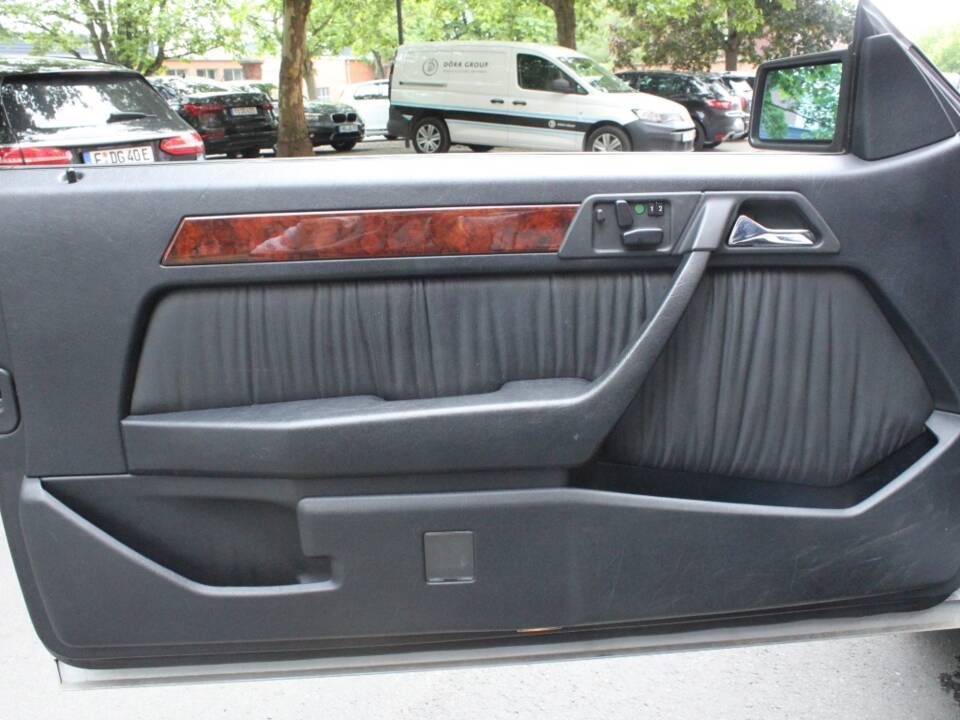 Immagine 14/19 di Mercedes-Benz 300 CE-24 (1992)