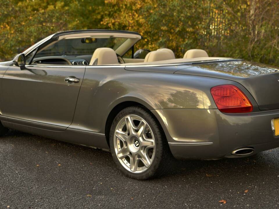 Image 9/50 of Bentley Continental GTC (2011)