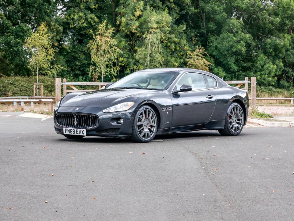 Image 24/43 of Maserati GranTurismo 4.2 (2008)