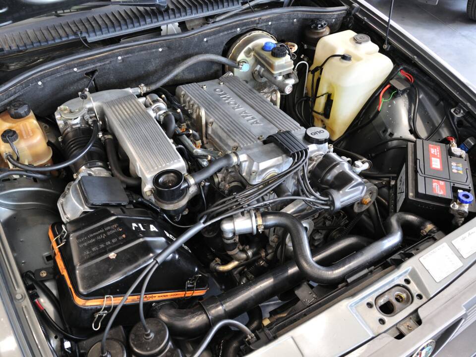 Image 33/34 de Alfa Romeo 75 2.0 Twin Spark (1987)