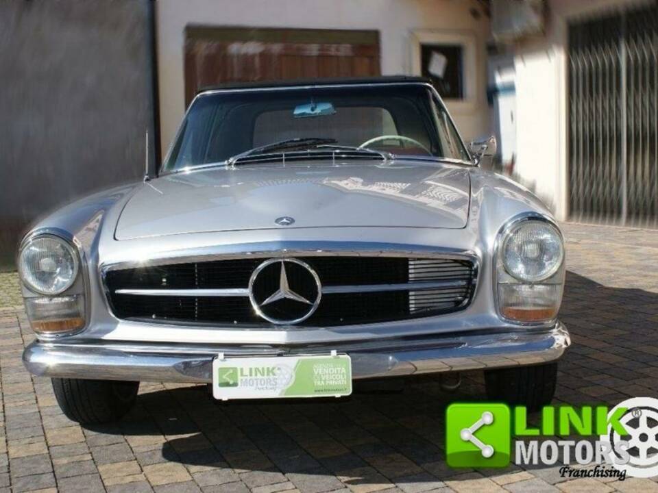 Image 3/50 of Mercedes-Benz 230 SL (1967)