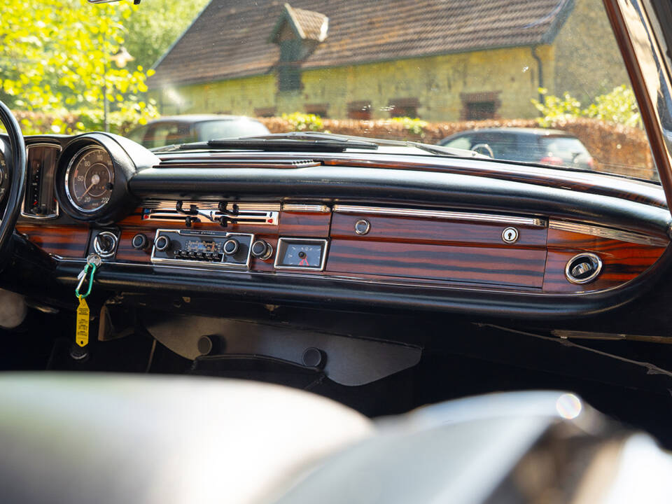 Bild 39/56 von Mercedes-Benz 280 SE (1968)