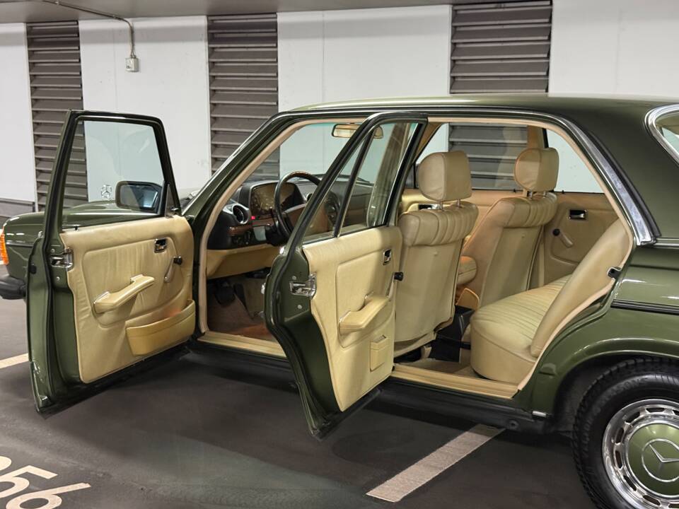 Imagen 8/13 de Mercedes-Benz 230 E (1983)