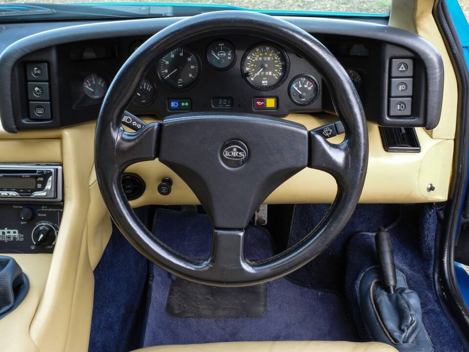 Image 8/25 of Lotus Esprit Turbo HC (1988)