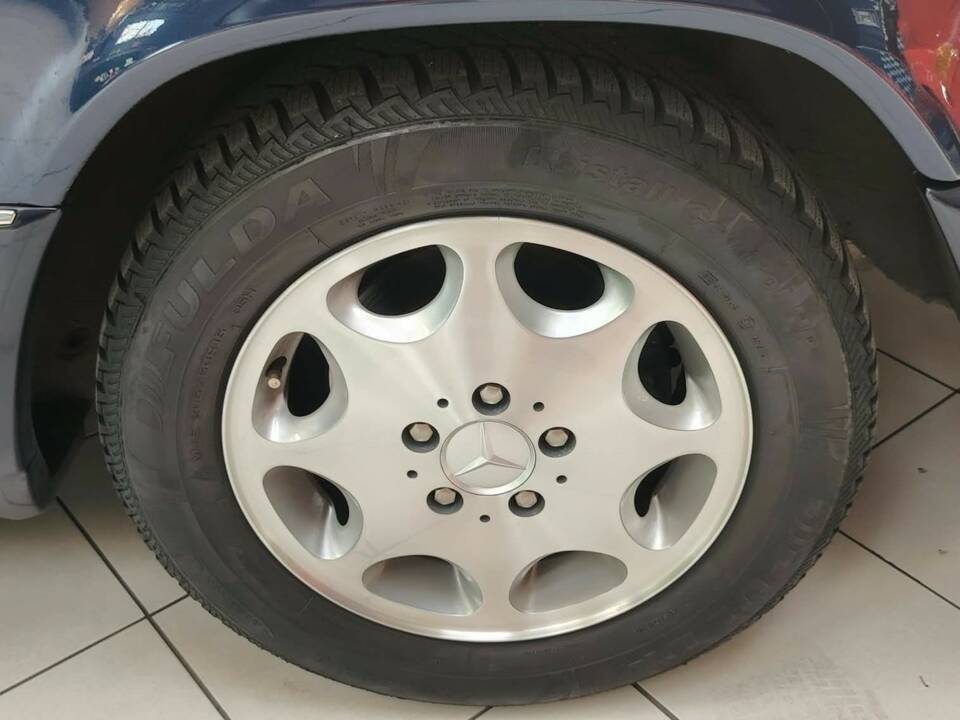 Afbeelding 13/40 van Mercedes-Benz E 200 (1996)