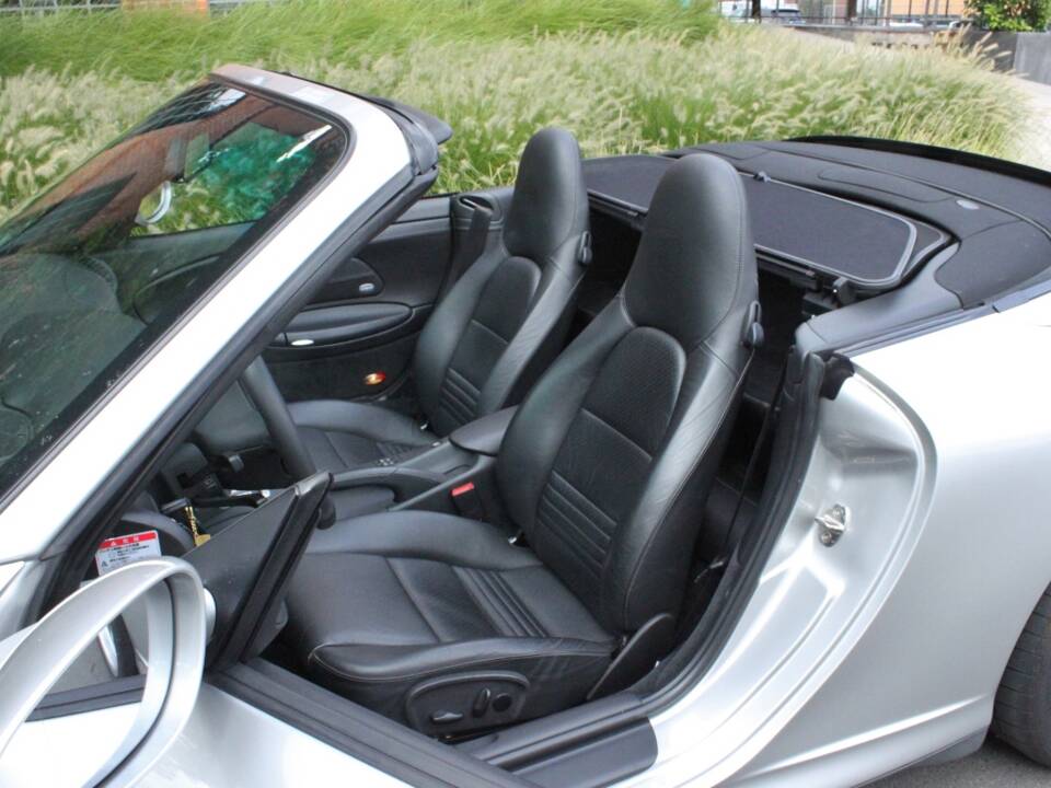 Bild 12/17 von Porsche 911 Carrera 4 (2004)