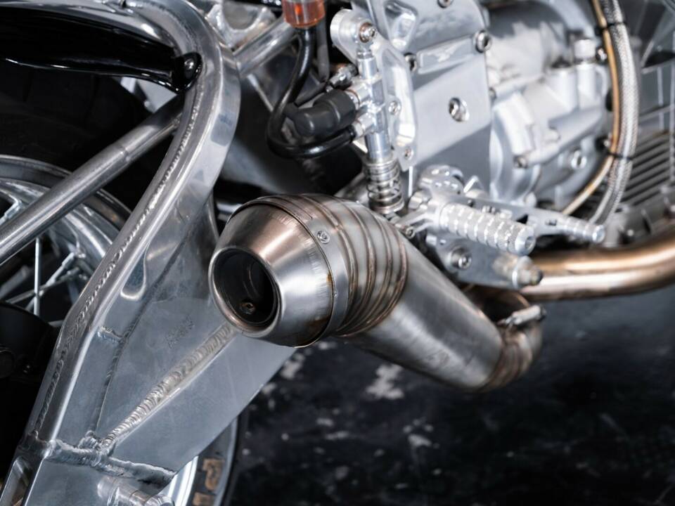 Imagen 41/50 de Moto Guzzi Daytona RS (1998)