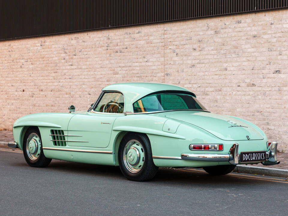 Image 4/26 of Mercedes-Benz 300 SL Roadster (1963)