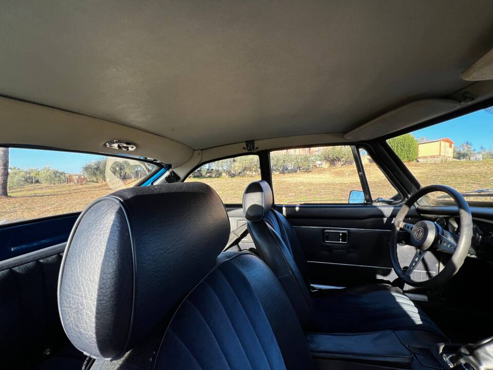 Image 40/50 of MG MGB GT (1972)