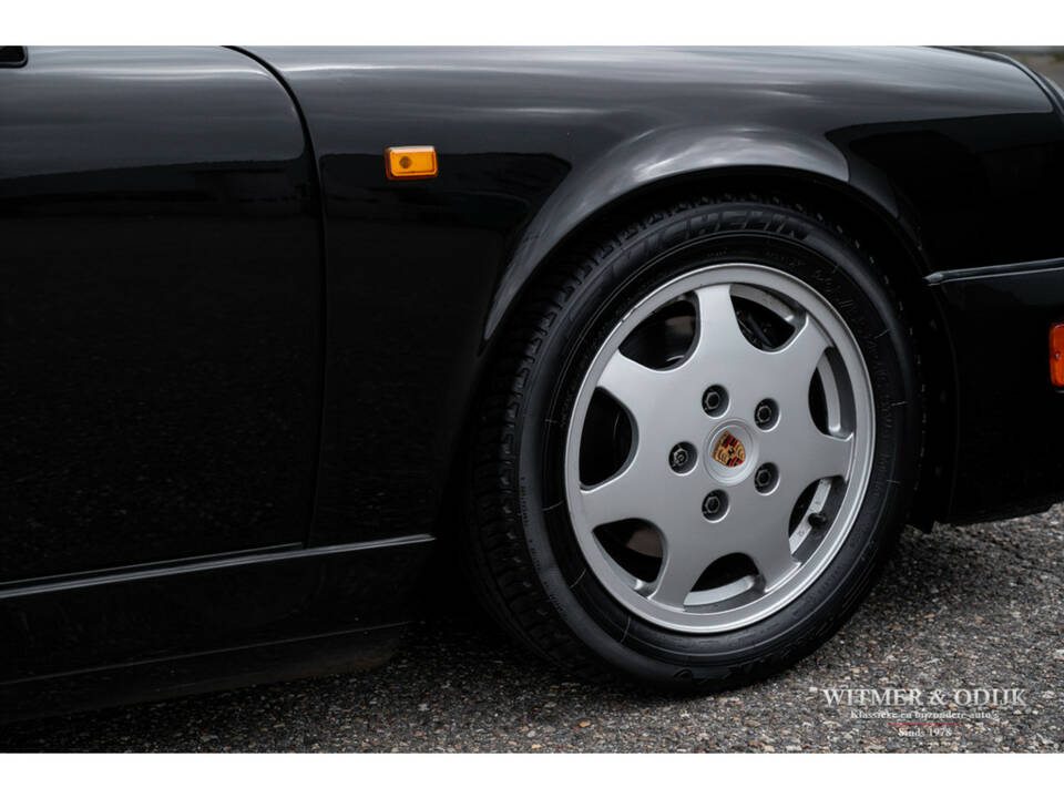Image 26/28 de Porsche 911 Carrera 4 (1990)