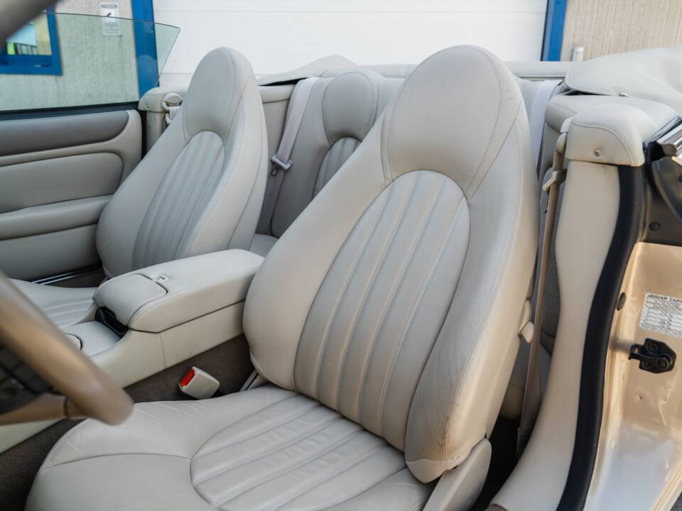 Image 61/91 de Jaguar XK8 4.0 (2000)