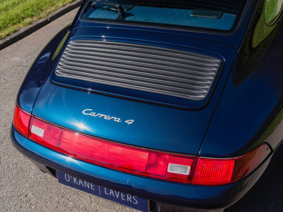 Image 22/52 of Porsche 911 Carrera 4 (1997)