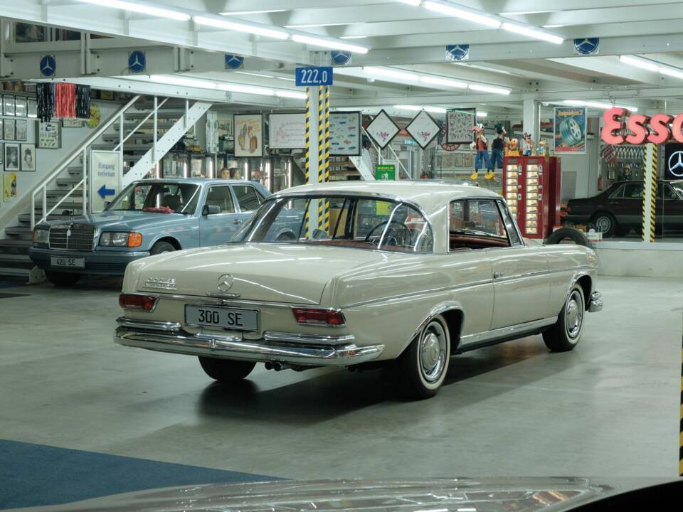 Image 9/50 of Mercedes-Benz 300 SE (1966)