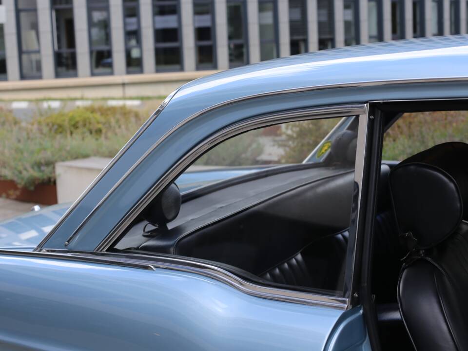 Image 32/56 of Peugeot 404 Coupé (1968)