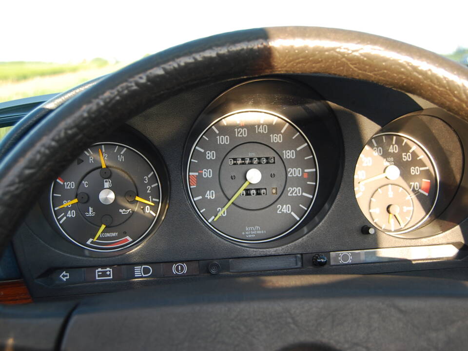 Image 75/87 of Mercedes-Benz 280 SL (1982)