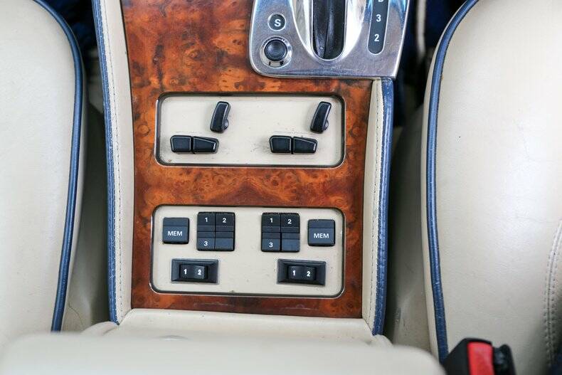 Image 34/50 of Bentley Continental T (1998)