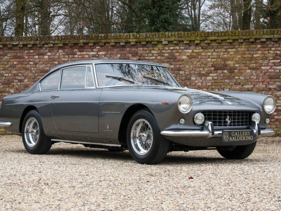 Image 46/50 of Ferrari 250 GT/E (1962)
