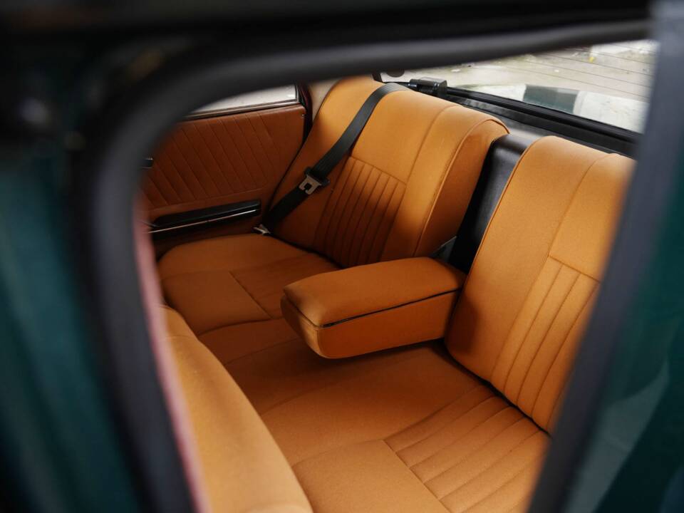 Image 26/83 of Alfa Romeo 1750 Berlina (1970)