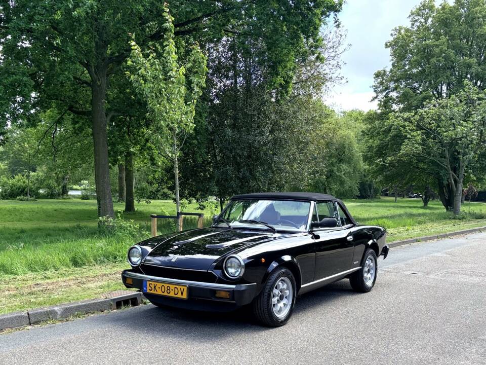 Afbeelding 15/23 van FIAT 124 Pininfarina Spidereuropa (1984)