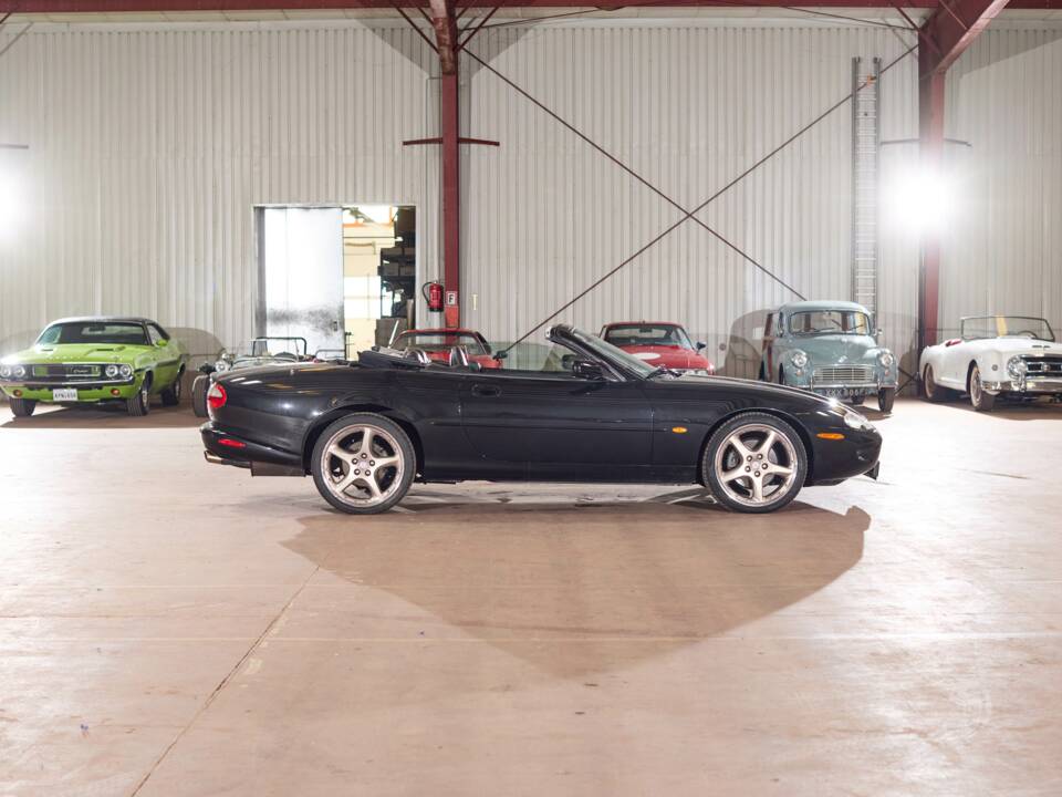 Bild 12/55 von Jaguar XKR (2000)